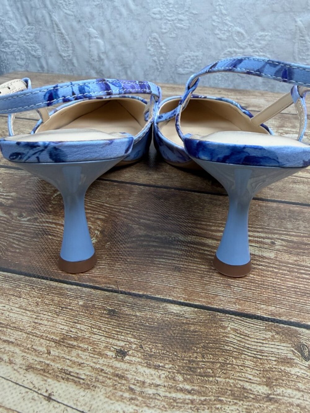 Nine West Women’s 8.5 Blue Floral Satin Slingback Pointed Toe Kitten Heels - Picture 4 of 7